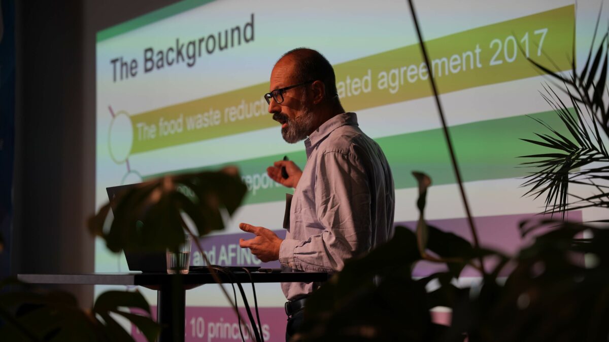 Giovanni De Grandis presenting at the Nordic Food Forum