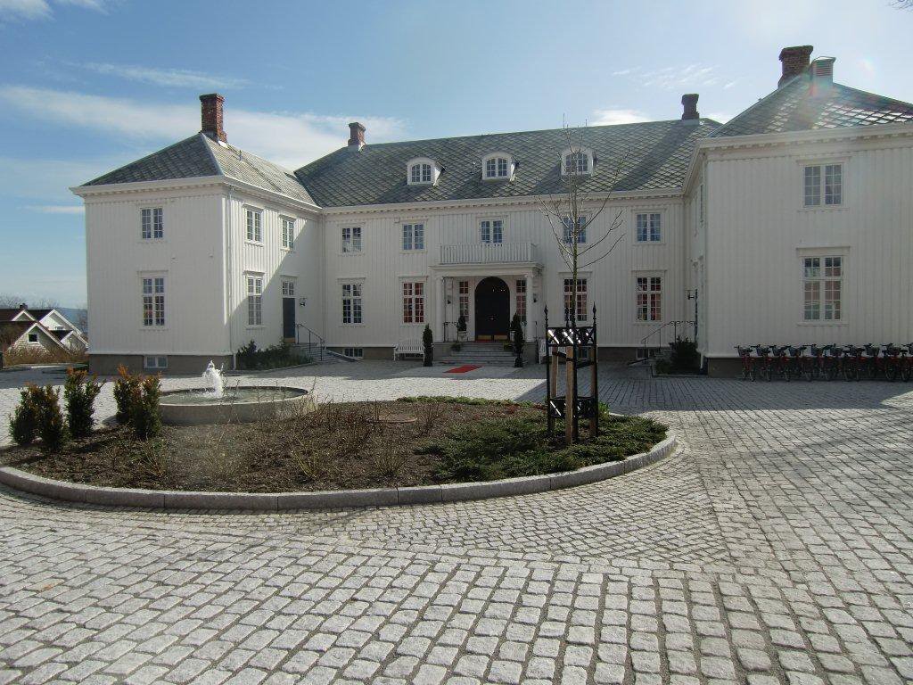 Photo of Hovde gård.