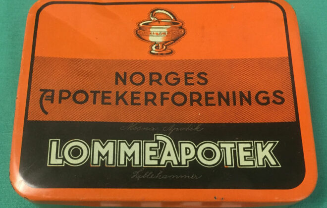Norges apotekerforenings lommeapotek fra 1940-50 tallet.