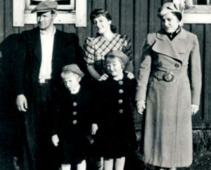 Familien Wian fra Kirkenes. Fra venstre: Pappa Bjarne, Bjarnhild, Aase, Sonja og mamma Borghild.