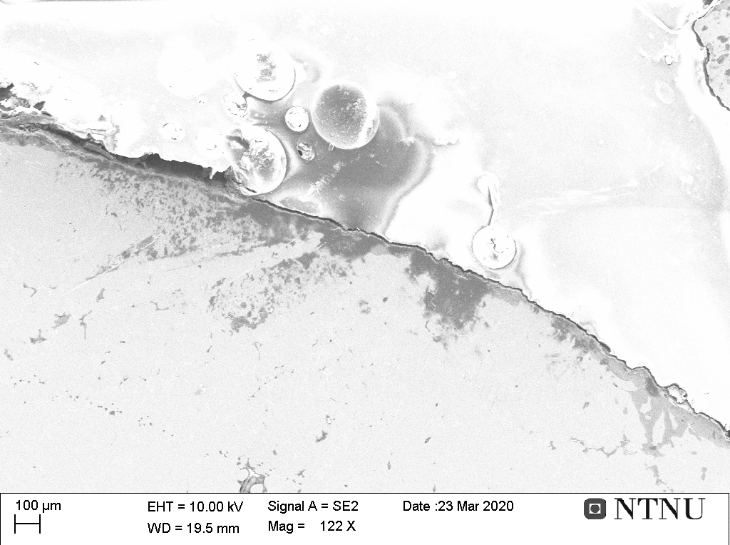 Microscopy image (SEM) of the aluminium oxide layer after incineration. Microscopy photo