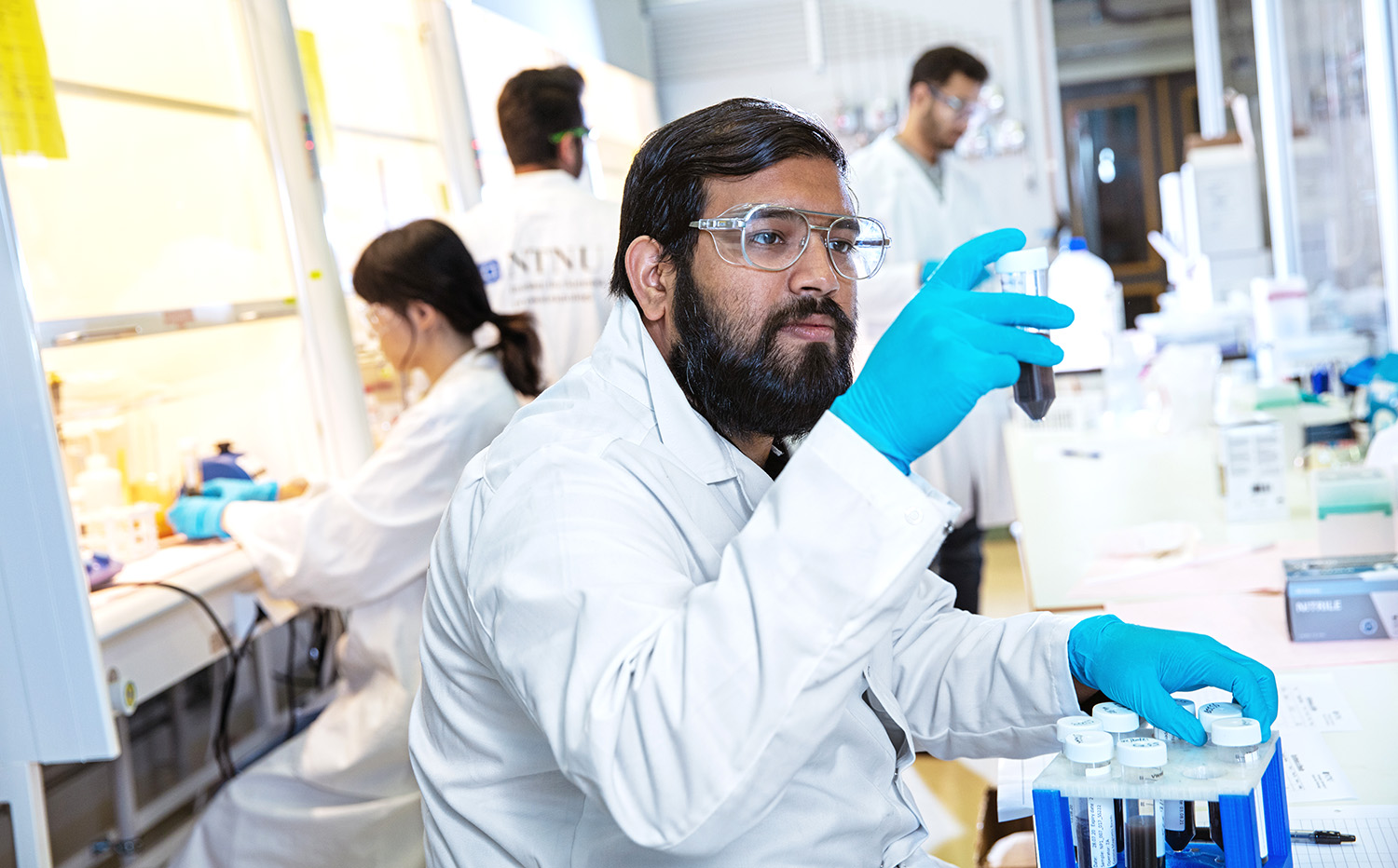 Sulalit Bandyopadhyay in the lab with colleagues. Photo