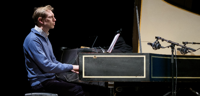 Lars Henrik Johansen spiller cembalo