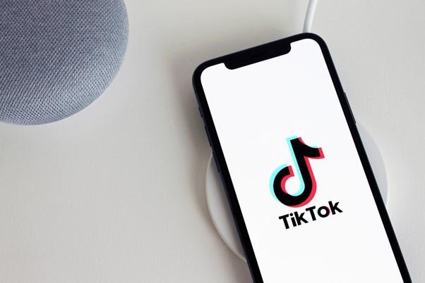 Mobil med Tiktok app