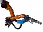 Robotarmen kan plukke opp og koble seg til spesialinstrumenter fra en verktøykasse. Foto: Thor Nielsen