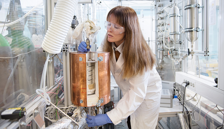 Professor Hilde Johnsen Venvik in the catalysis lab. Photo: Geir Mogen/NTNU