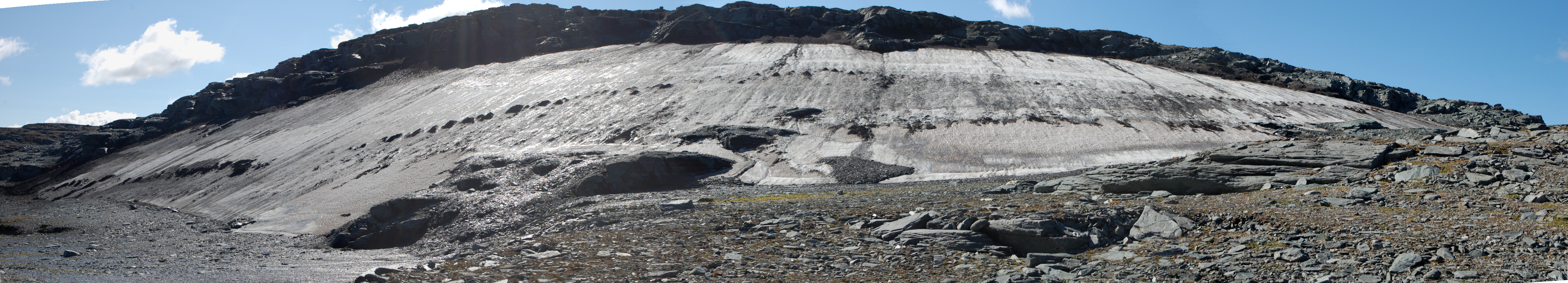 Advanced melting over the whole surface at Kringsollfonna, Oppdal. September 2014. PHOTO: Callanan/SPARC project.