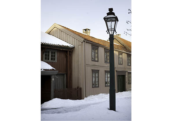 Modell av gammel gasslykt som sto på Torvet i Trondheim. Modellen står på Sverresborg Trøndelag folkemuseum