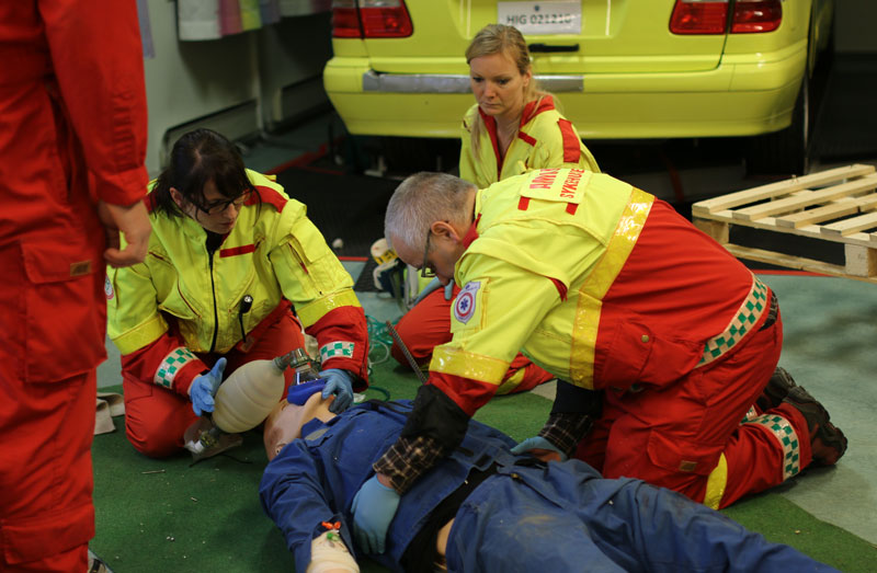 Bilde av ambulansepersonell 