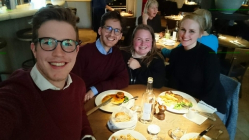 Trondheim Klassisk studentforening er ute og spiser