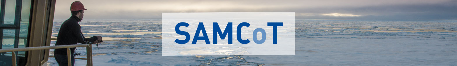 Foto. Forsker ser utover islagt hav. Samcots logo på bildet.
