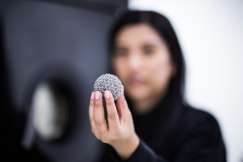 Student holder 3D printet metall objekt