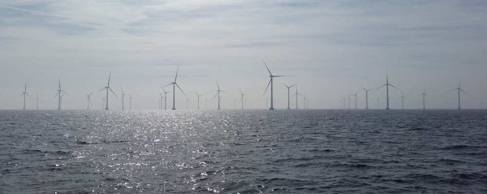 Vindpark med vindmøller i havet. Lenke til NTNU Team Vind sin nettside. Bilde: Maren Agdestein