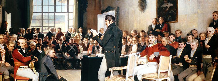 Oscar Wergelands maleri: "Eidsvoll 1814": Mange mennesker sitter samlet i et stort rom i tidsriktige 1800-tallsklær. Både millitært og sivilt. 