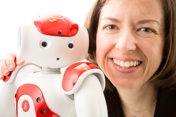 Robotic vision: Annette Stahl jobber med å utvikle roboter med best mulig syn. Det krever datamaskiner og grafikkort med høy ytelse. Resultatet er roboter som kan gjøre oppgaver innen mange ulike felt. 