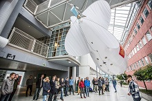 Luftskipet ble testet innendørs da det ikke er designet for å håndtere vindkast. Foto: KRISTOFFER FURBERG